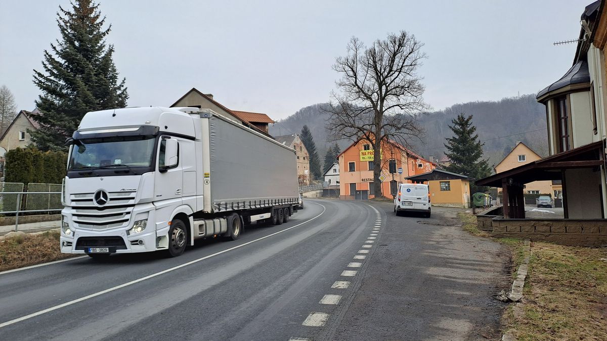 Zmizí kamiony z malých silnic? Bednárik zvažuje postupné zavedení plošného mýta